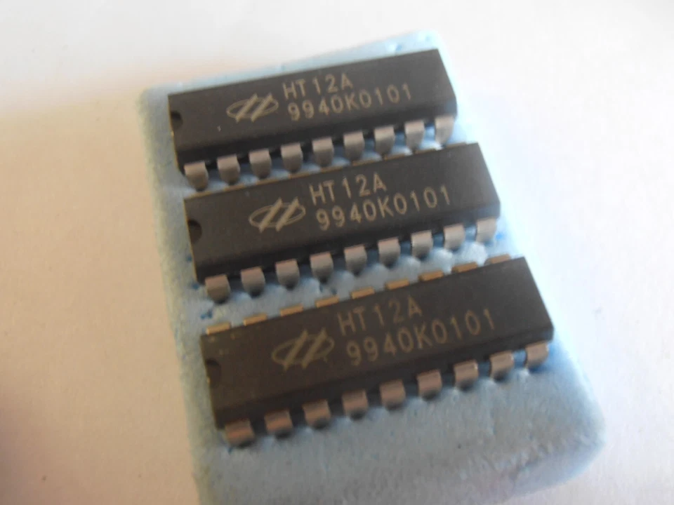 1X   HT-12A  Encoder  DIP18  Holtek - Image 1 of 1