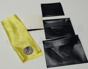 NEST OF 3 WALLETS TRICK SIGNED COIN OR RING APPEARS IN A SILK & NEW MAGIC WALLET - Picture 1 of 7
