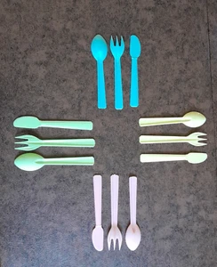 MID-CENTURY MODERN PLASTIC PASTEL FLATWARE FOR PLAY OR DISPLAY GREAT CONDITION - Picture 1 of 6