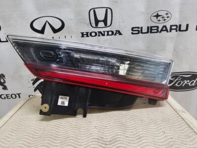 Honda Acura ILX 2019-2022 con luz trasera interior con especificaciones A OEM - lado derecho del pasajero Foto 1 de 4
