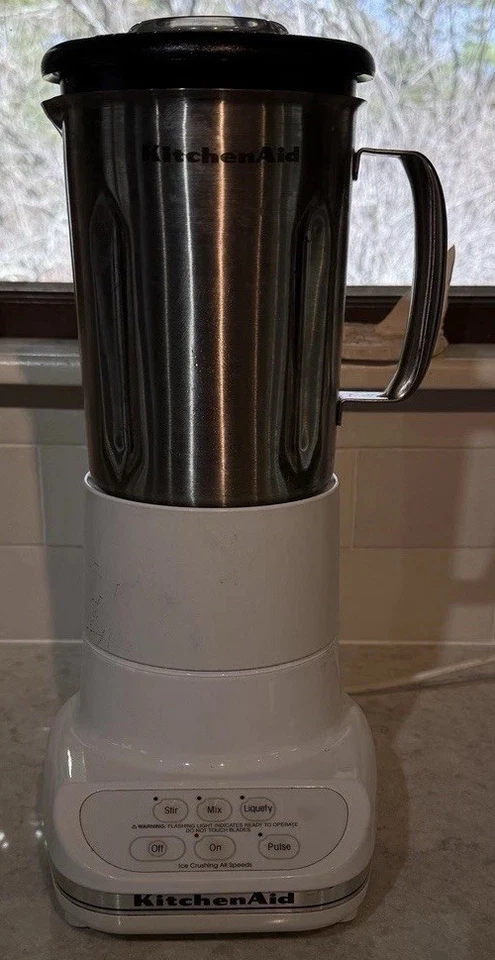 KitchenAid Countertop Blender White Model KSB3WH3 Tested Works Stainless 40oz - Image 1 of 4