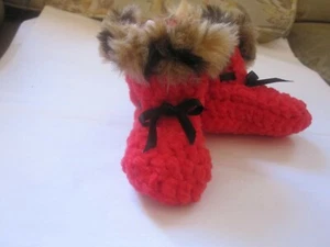 Rote Samt Chenille Baby Mädchen Stiefeletten Faux Leopard gehäkelt Luxus Satinband - Bild 1 von 4