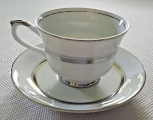 JUEGO DE TAZAS Y PLATILLOS DE COLECCIÓN EMPRESS CHINA CROWN PLATINUM 1836 - Imagen 1 de 7