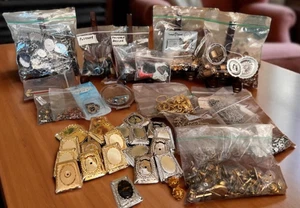Large Lot Of Antique Vintage Jewelry Findings Polished Stones Honduran Opal - Picture 1 of 24