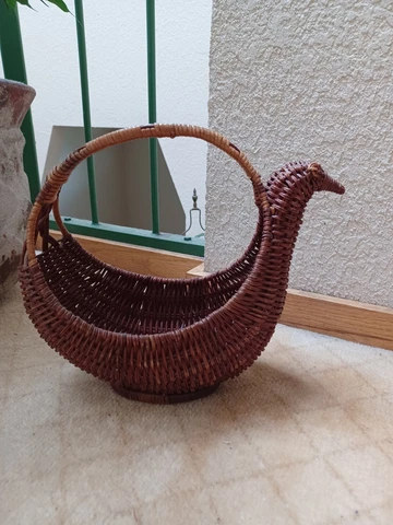 Vintage Rattan Wicker Fruit Basket Chicken Rooster Egg Handle Farmhouse Brown Cover