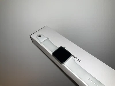 Apple Watch Series 3 GPS 42mm Caja de Aluminio en Gris Espacial y Correa... - Imagen 1 de 4