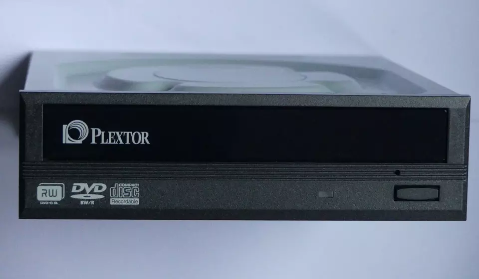Plextor Internal SATA PX-891SAF-Plus 24x DVD/CD Writer Burner Drive - Image 1 of 3