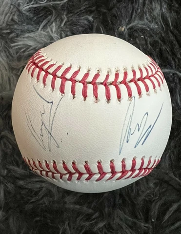 DUAL AUTOGRAPH PRIYANKA CHOPRA & NICK JONAS SIGNED BASEBALL BOLLYWOOD COUPLE JSA Cover
