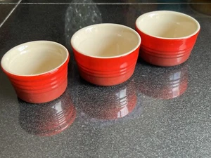 LE CREUSET Auflaufförmchen Dipschalen Puddingbecher 3er Set rot ombre - Bild 1 von 6