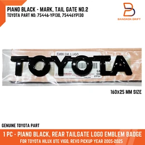 PIANO BLACK 75446-YP130 TAILGATE NAME MARK EMBLEM HILUX UTE REVO TOYOTA 05-25 - Picture 1 of 8