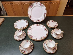 Royal Albert Celebration Bone China England 20 Piece/4 Settings| Roses EX Cond. - Picture 1 of 7
