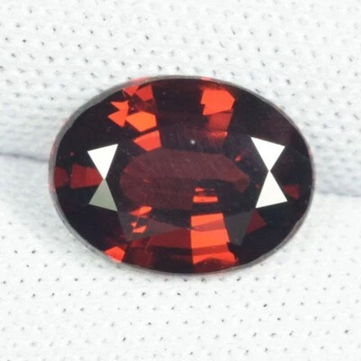 2.85 ct Best Grade / RED NATURAL RHODOLITE PYROPE GARNET - Oval DL - Image 1 of 4