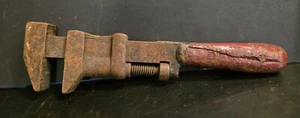 Llave antigua vintage con mango de madera sin marca de 12" ajustable en estado de funcionamiento - Imagen 1 de 8
