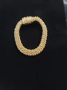 Vtg. Gold Tone Intricate Mesh Designed Fashion Bracelet w/Ornate Magnetic Clasp - Picture 1 of 4