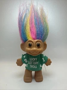Russ Lucky Lottery Troll Puppe Regenbogen Haare grün Shirt 1990er Vintage - Bild 1 von 7