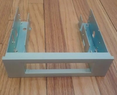 Soporte de montaje de bahía de transmisión de 5,25" para unidades de jaz con cremallera Iomega de 3,5" beige Foto 1 de 2