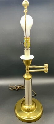 Lámpara de mesa rara MCM de dos tonos de latón con brazo oscilante - ¡Hermoso estado! Foto 1 de 4