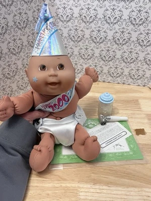 Cabbage Patch Millennium 2000 Happy New Years Celebration bebê menino - Imagem 1 de 4