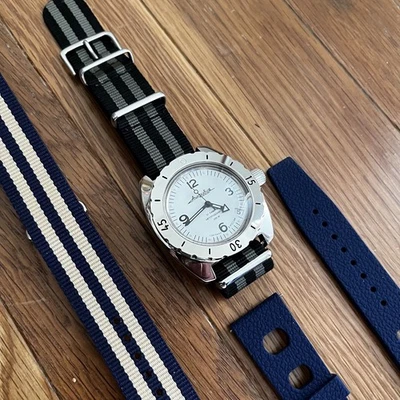 Автоматические дайверские часы Vostok Amphibia с дополнительными ремешками, стрелками и циферблатом.  - Изображение 1 из 4