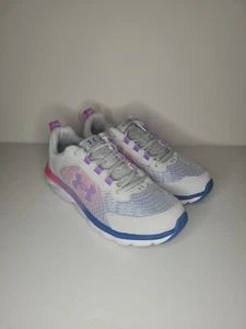 Under Armour UA GGS Assert 9 Niñas Zapatos para Correr Juveniles Talla 6Y 2E Ancho Nuevo Gris - Imagen 1 de 9