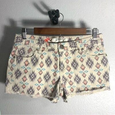 Bermuda jeans Grane - estampa tribal cintura baixa tamanho: 7 (feminino) - Imagem 1 de 4