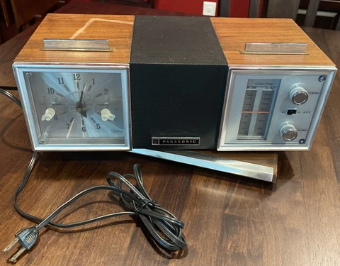 Panasonic Swivel Alarm Clock Radio RC-7467 Electric 1968 (SEE DESCRIPTION) Cover