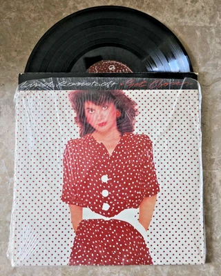 Linda Ronstadt – Get Closer - 1982 - Asylum Records 9 60185-1 Vinyl LP - Image 1 of 2
