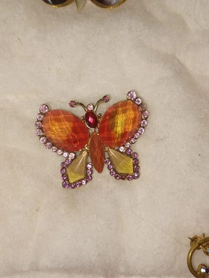 Broche Pin Mariposa Naranja Liz Claiborne Firmado LC con Estrás  Foto 1 de 4