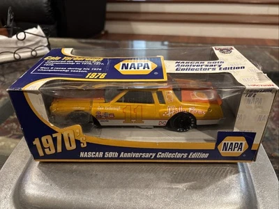 Action NAPA 1976 Cale Yarborough #11 Holly Farms Monte Carlo 1/24 Diecast Nuevo en caja Foto 1 de 4