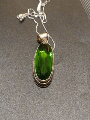 Collar de peridoto de plata de ley 925 hecho a mano joyería de piedra de nacimiento  Foto 1 de 4
