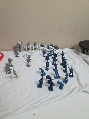 Lote de 40+ figuras de hombres de colección MPC Marx soldados de la Guerra Civil de Estados Unidos azules y grises del ejército Foto 1 de 4