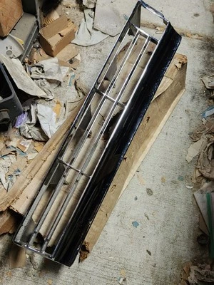 NOS GM Luz Trasera Derecha Bisel Parrilla Borde 5952918 1974 Buick Riviera (SR) Foto 1 de 4