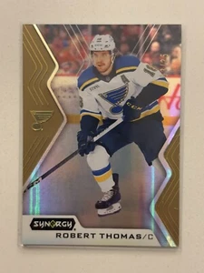 2024-25 Upper Deck Synergy Robert Thomas Gold Carta Parallela 3/25 - Foto 1 di 2