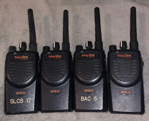Lot Of 4 Motorola MagOne BPR40 UHF 8Ch Two Way Radios W/ Battery AAH84RCS8AA1AN