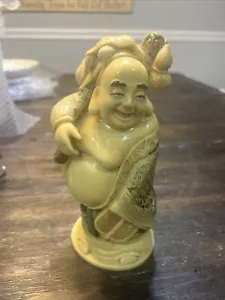 Vintage japanischer Glücksbuddha geschnitztes Harz 8 3/4 Zoll hoch selten dekorativ 4 Zoll Durchmesser - Bild 1 von 8