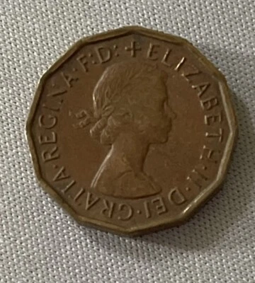 1963 UK Great Britain 3 Pence Thruppence Thrupenny Queen Elizabeth II Coin (63p) - Image 1 of 2