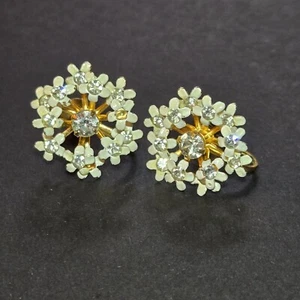 Coro Gänseblümchen Cluster Schraub Ohrringe weiß Emaille Blumen Strass Vintage Gold - Bild 1 von 10