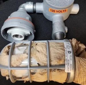 Vintage Killark VAG-100 wGreen Light Dust & Vapor proof light (explosion proof) - Picture 1 of 8