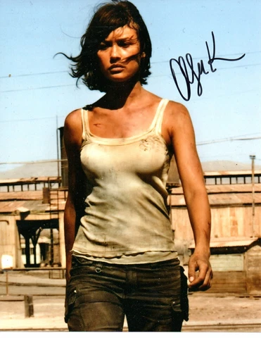 OLGA KURYLENKO  JAMES BOND AUTHENTIC SIGNED AUTOGRAPH QUANTUM OF SOLACE 10-8 COA Cover