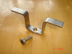 OEM Metal Fuel Line Retainer for Saab Pump - Bild 1 von 1