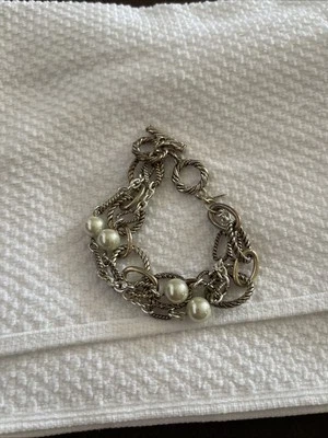 Pulsera Premier Designs Triple Eslabón de Cadena Tono Plata Imitación Perla Cuentas Palanca Foto 1 de 2