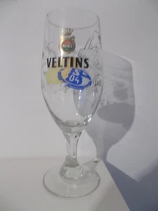 FC Schalke 04, Bierglas, 1,3 Liter, Veltins, Pokal, gedruckte Unterschriften - Bild 1 von 7