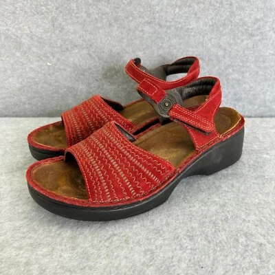 Sandalias de gamuza rojas para mujer NAOT 39/EE. UU. 8 zapatos informales cuña punta abierta bordados Foto 1 de 4
