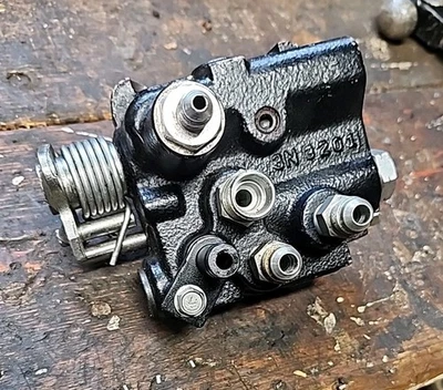 Kubota GR2000/2100 Series Control Valve - Image 1 of 4