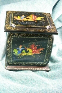 Russian square lacquered box. Hand painted. Caja rusa cuadrada lacada. Pintada - Foto 1 di 6