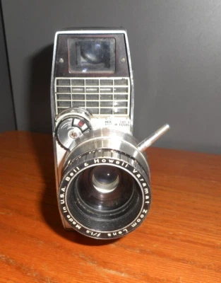 Cámara de película vintage Bell & Howell Director Series Zoomatic de 8 mm Foto 1 de 4
