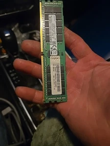 Hynix Korea 32GB DDR4-2666 UDIMM Mesy Module (CT32G4DFD8266) - Picture 1 of 1