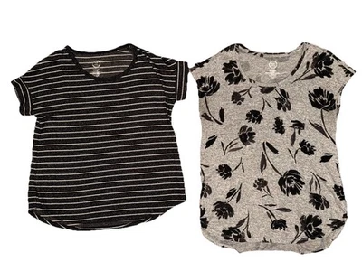 Lote De 2 Camisetas Blusa Camiseta Top Maurices Talla L 24/7 Manga Corta Floral Cuello Redondo Foto 1 de 3