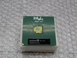 Intel Pentium III 733/256/133/1.65V 3033A233-1218 SL3XY - Picture 1 of 3