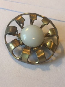 MCM Vintage Button Milk Glass In Openwork Metal (Sun Or Flower) 1-1/4”+ - Photo 1/6